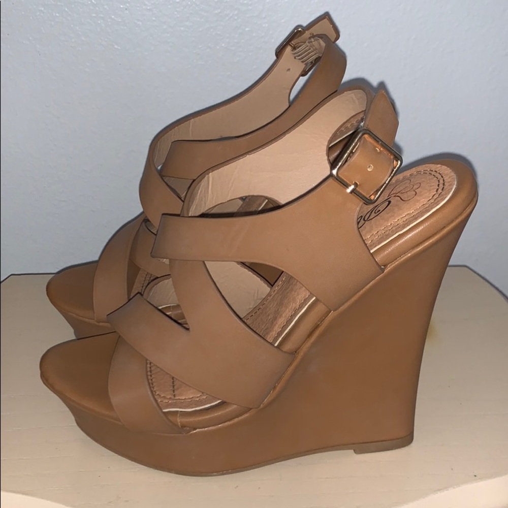 Nude wedges